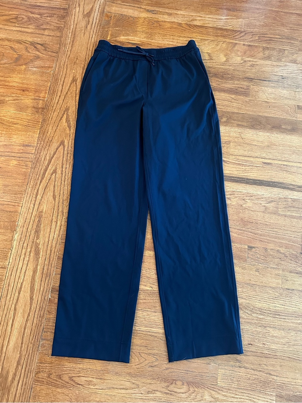 Lululemon Straight-Leg Mid-Rise Pant Luxtreme
Regular Woman's S Navy - Picture 3 of 10